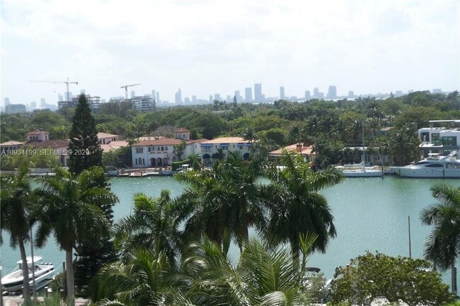 Building Photo - 5161 Collins Ave Unit 806