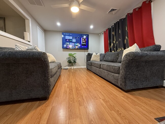 89 Westwood Dr Unit 2-3