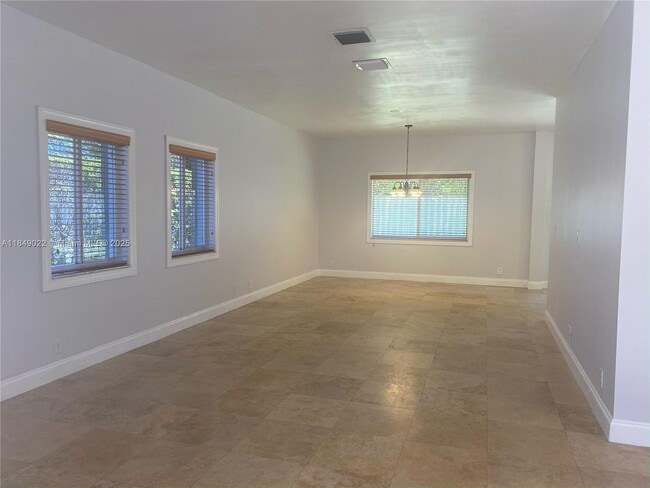 Photo - 130 Palm Desert Ln