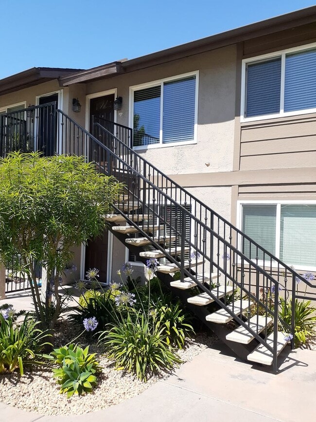 Building Photo - OAKDALE #9 Unit oak9