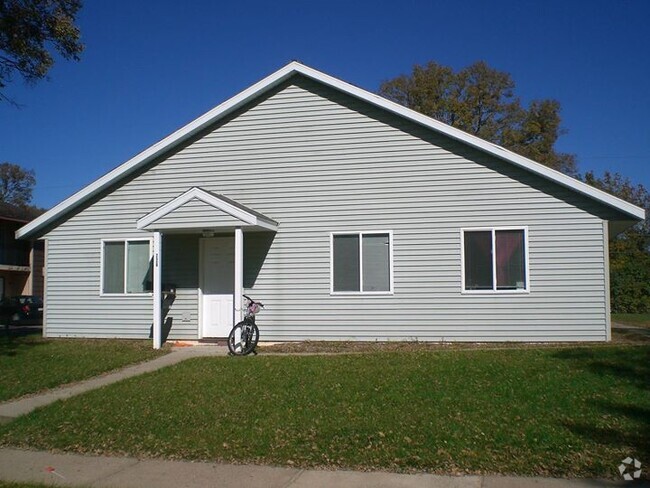 Building Photo - 726 Menomonie St Unit #2 Rental