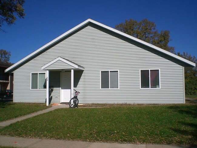 Building Photo - 726 Menomonie St Unit #2 Rental
