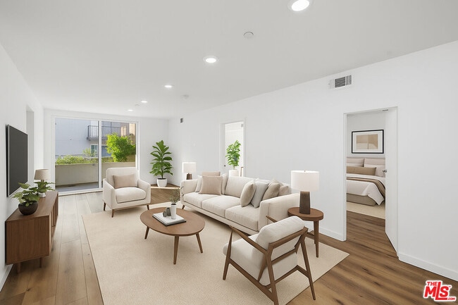 Photo - 5229 Willowcrest Ave Unidad 204