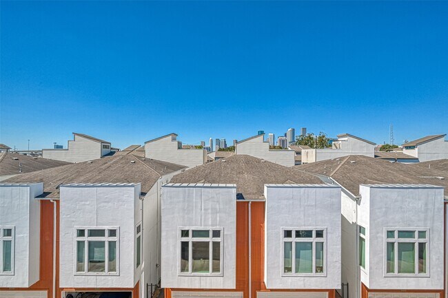 Photo - 2748 Clay St