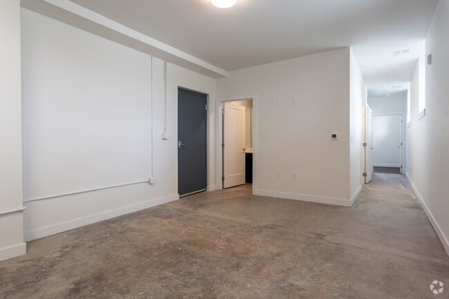 2BR,2BA,787SF