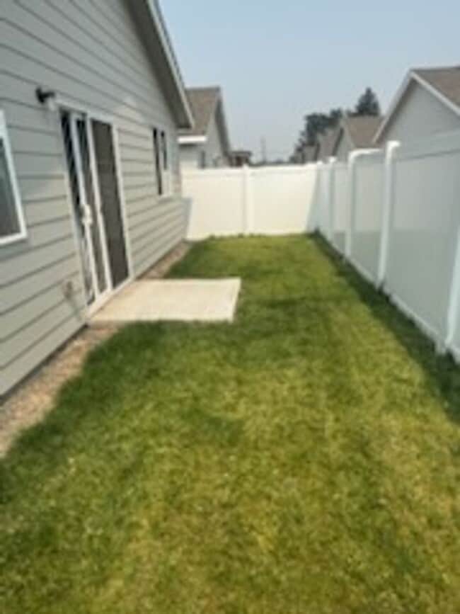Photo - 670 Tinley St