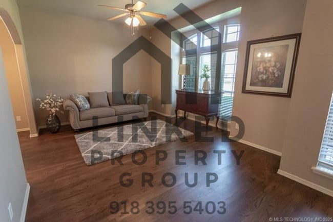 Photo - 5 Bedroom Home In Broken Arrow