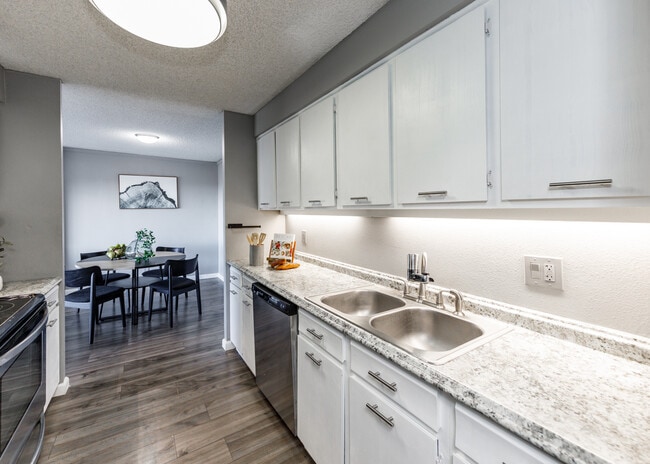 Photo - 411 Lakewood Cir Unit B-913