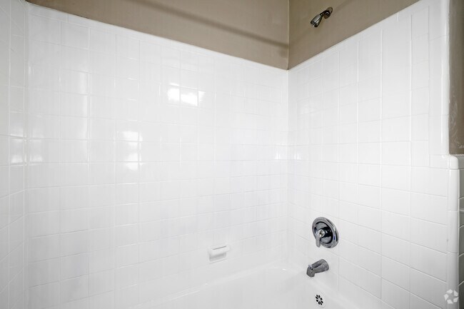 2BR, 1BA - 900SF - Bathroom
