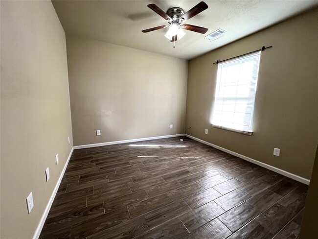 Building Photo - 875 FM 1696 Unit E-5 Rental
