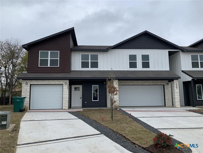 Photo - 1862 Royal Loop