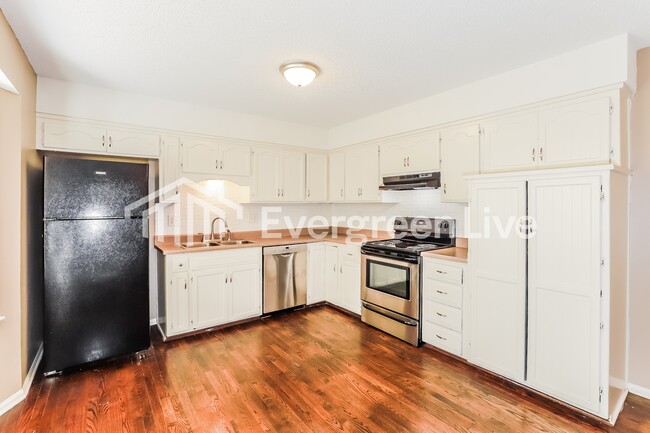 Photo - 1221 Milwaukee St