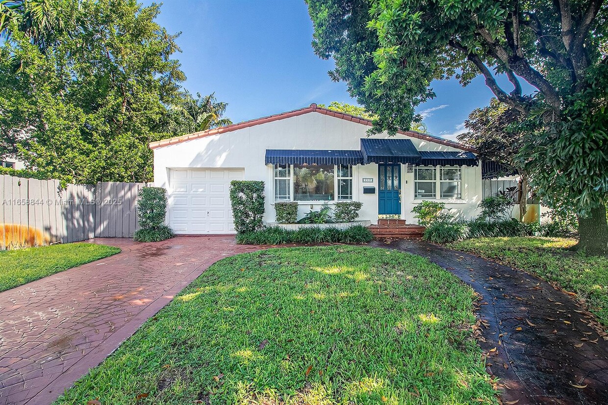 Photo - 717 NE 73rd St (Miami, FL)