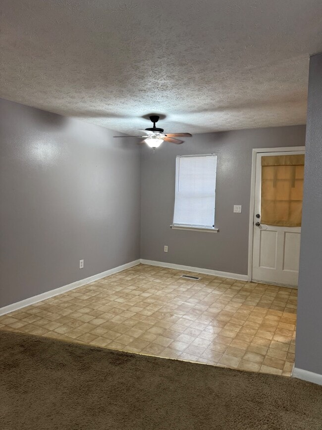 Photo - 108 Mountain Breeze St