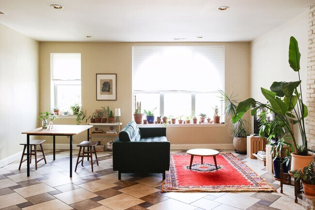 Apartment in Reservoir Hill! - off street ... - Apartment in Reservoir Hill! - off street ... Unit 3