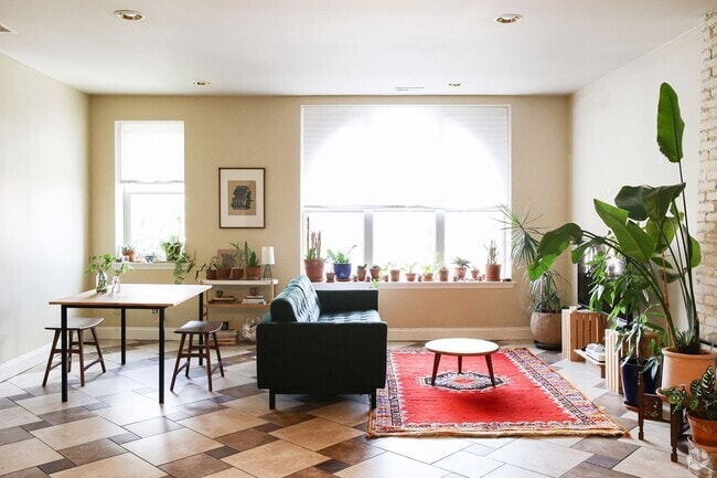 Building Photo - Apartment in Reservoir Hill! - off street ... Unit 3