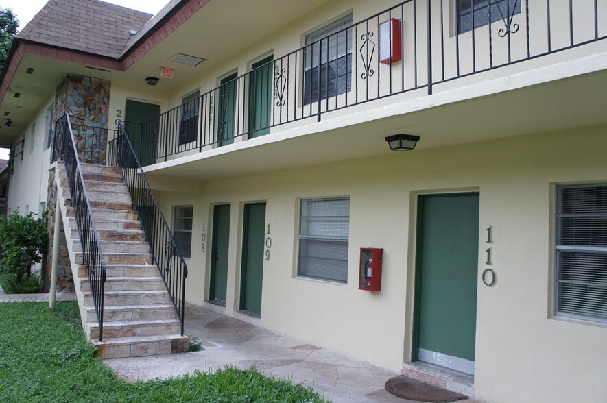 4760 NW 24th Ct
