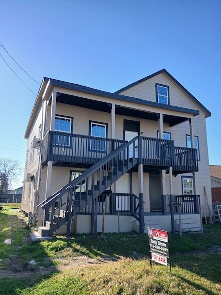 Building Photo - 1015 30th St Unit 3