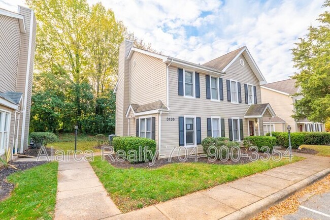 Building Photo - 3136 Driftwood Dr Unit Apt A