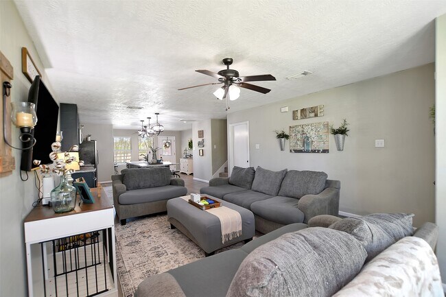 Photo - 25401 Hunting Trail