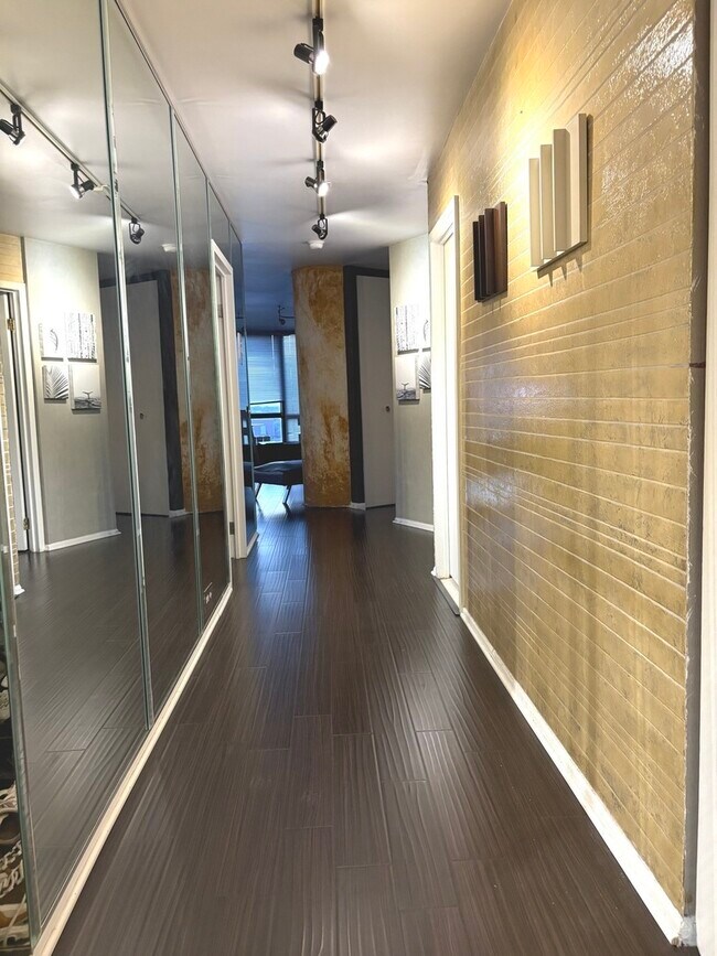 Photo - 5415 N Sheridan Rd Unidad 1111