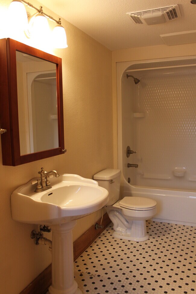 Photo - Kenilworth Inn Apartments