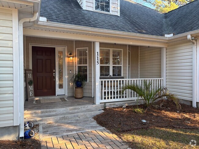 Building Photo - Gorgeous Furnished home in Morehead City!