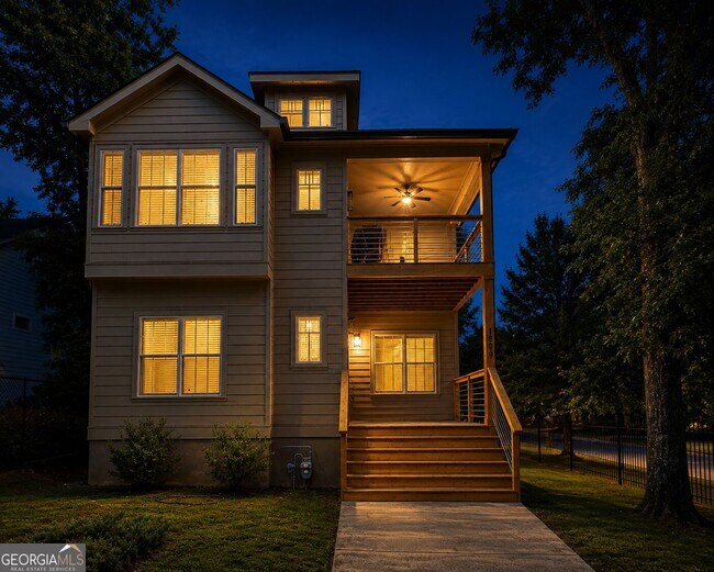 Photo - 1899 Trotti St NE