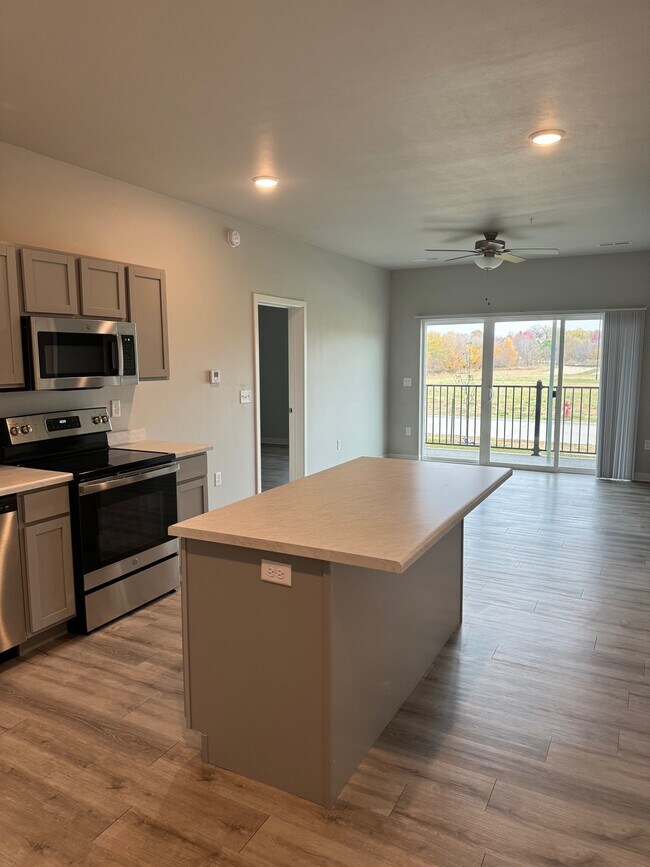 2 Bedroom Kitchen / Living Room