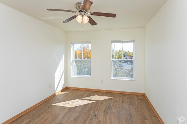 2BR, 1BA - 940 - 960SF