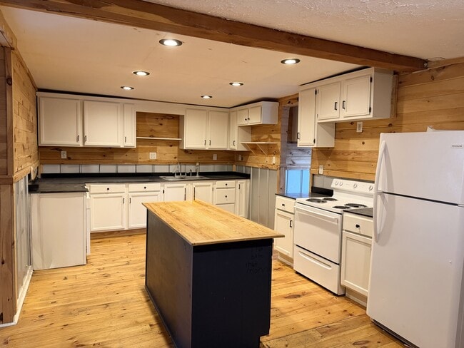 Photo - 756 Benson Ave