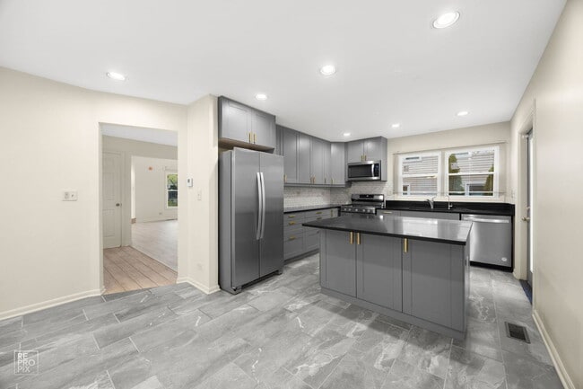 1002 Hobson Dr