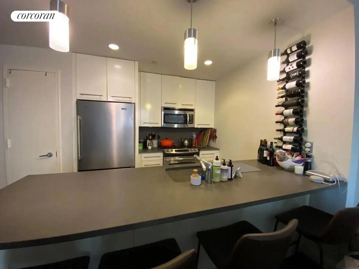 Photo - 517 W 46th St