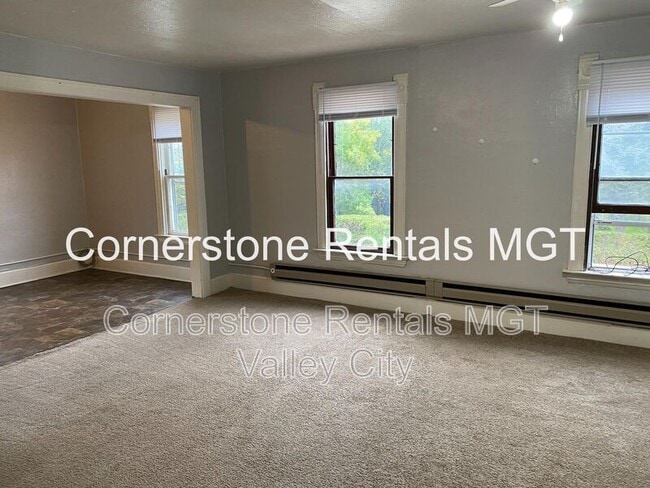 205 3rd Ave SE