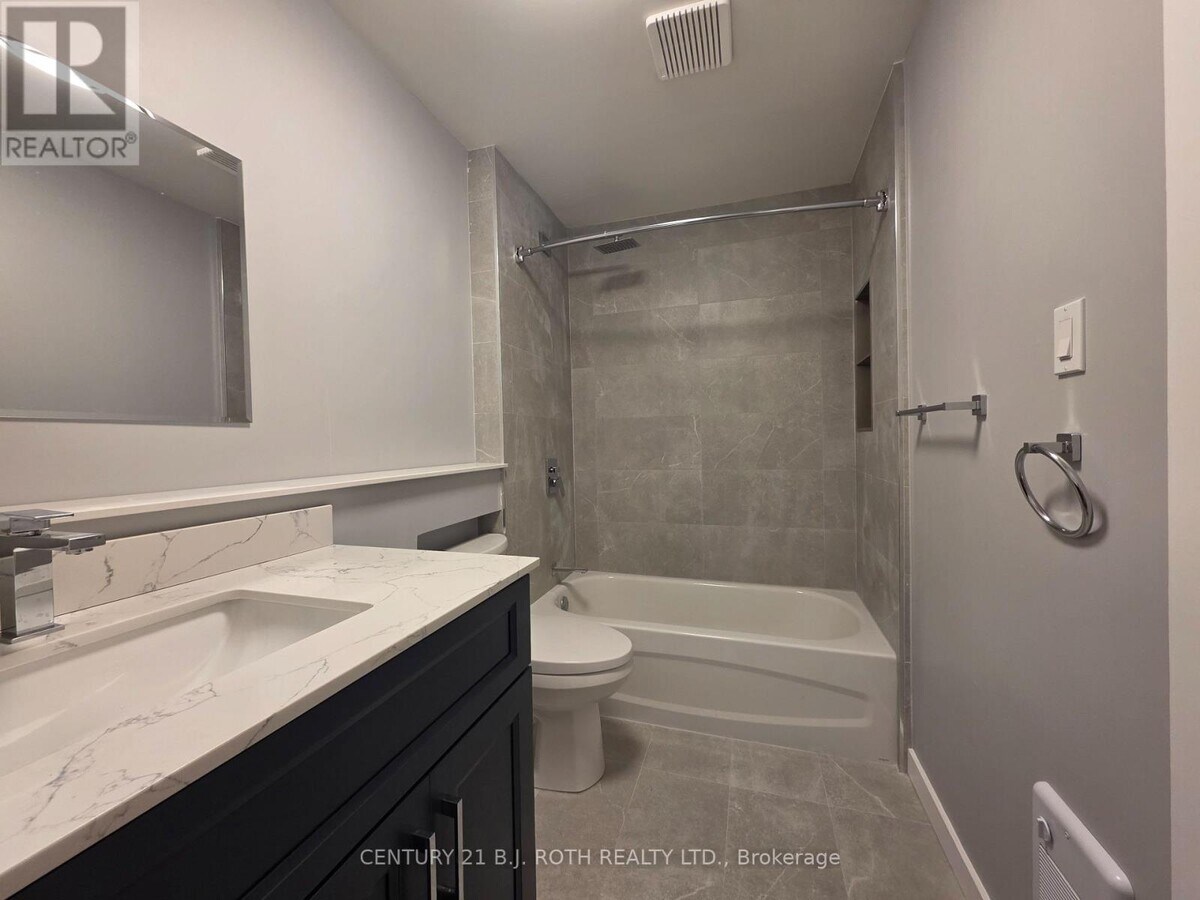 Photo - 82 Albert St N Unité 5