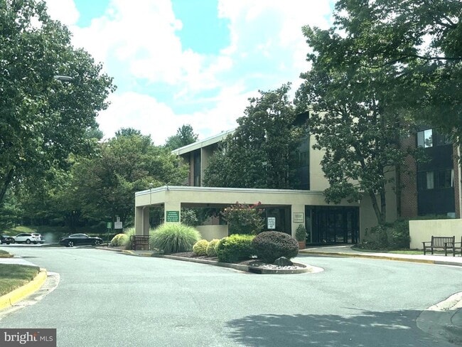 Building Photo - 2921 N Leisure World Blvd Unit 1-416 Rental