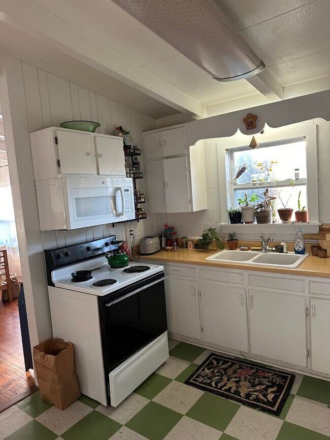 Photo - 135 Glencrest Dr Unit Glencrest B