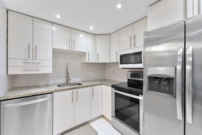 Photo - 9370 SW 8th St Unidad 116