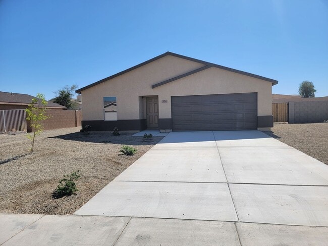 Building Photo - 4 Bedroom House in Bullhead City