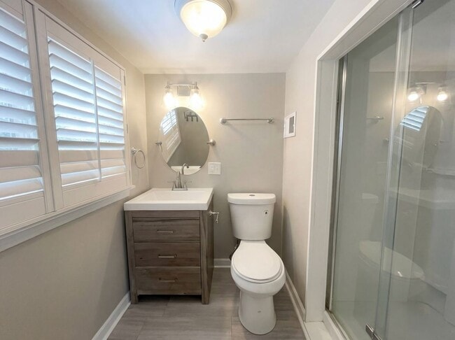 Photo - 715 E 72 Terrace