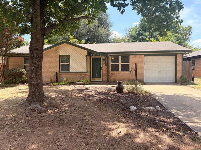 Building Photo - 825 Bryan Dr