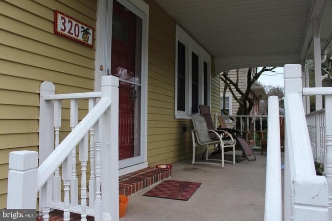 Photo - 320 University Blvd