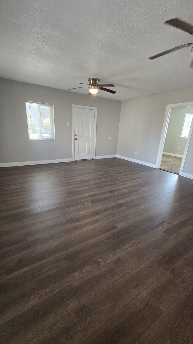 1347 E Shields Ave Apartments Unit Front Fresno, CA