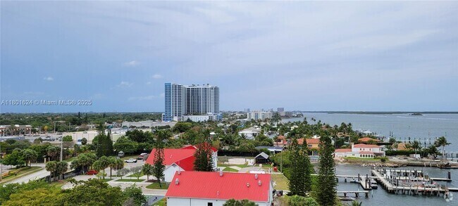Building Photo - 3040 Lake Shore Dr Unit 2 Rental