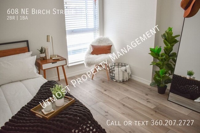Building Photo - 608 NE Birch St Unit 304