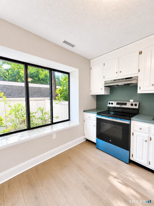 5 Farmington Chase Crescent Unit 5
