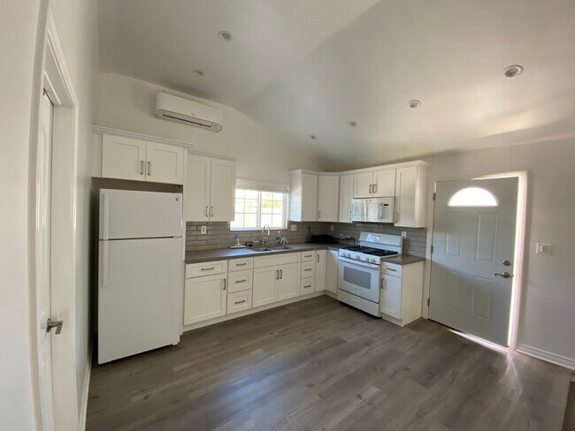 Photo - 22850 Erwin St