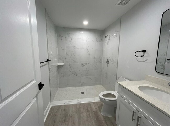 Photo - 223 Oak Ln Trk