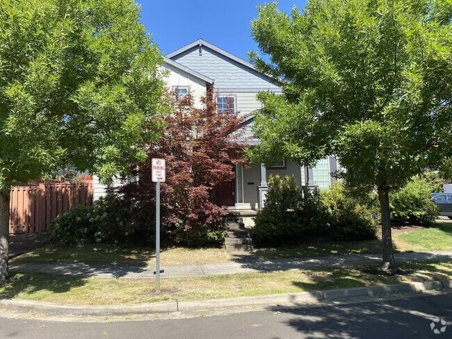 Building Photo - 3395 SE Meadowview Way Rental