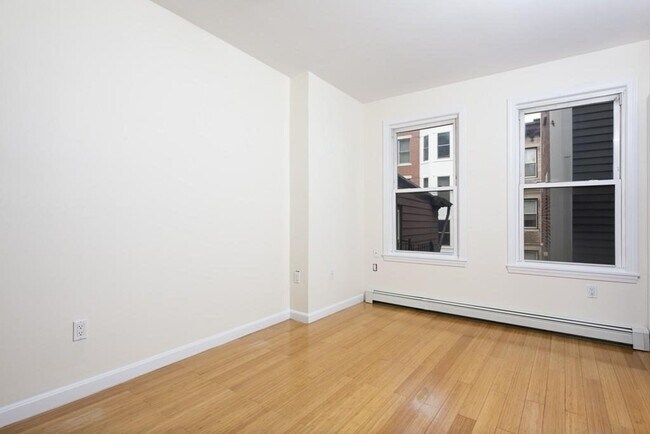 Photo - 11 Bartlett Pl Unit 2